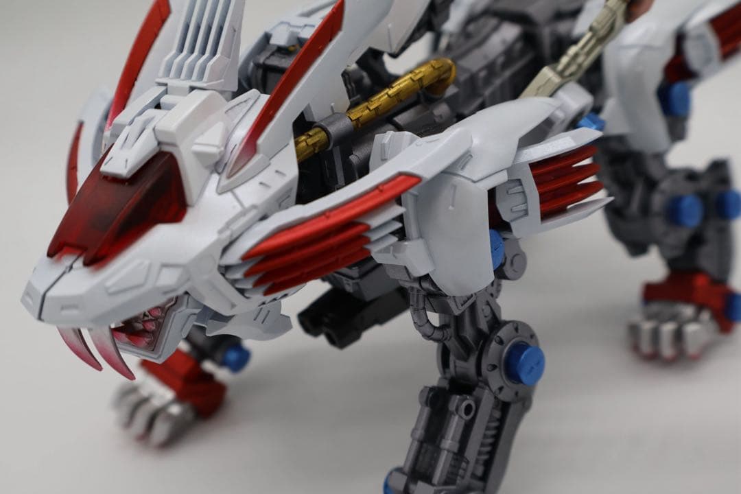 ゾイド　タカラトミー　リアライズ　ブレードライガー