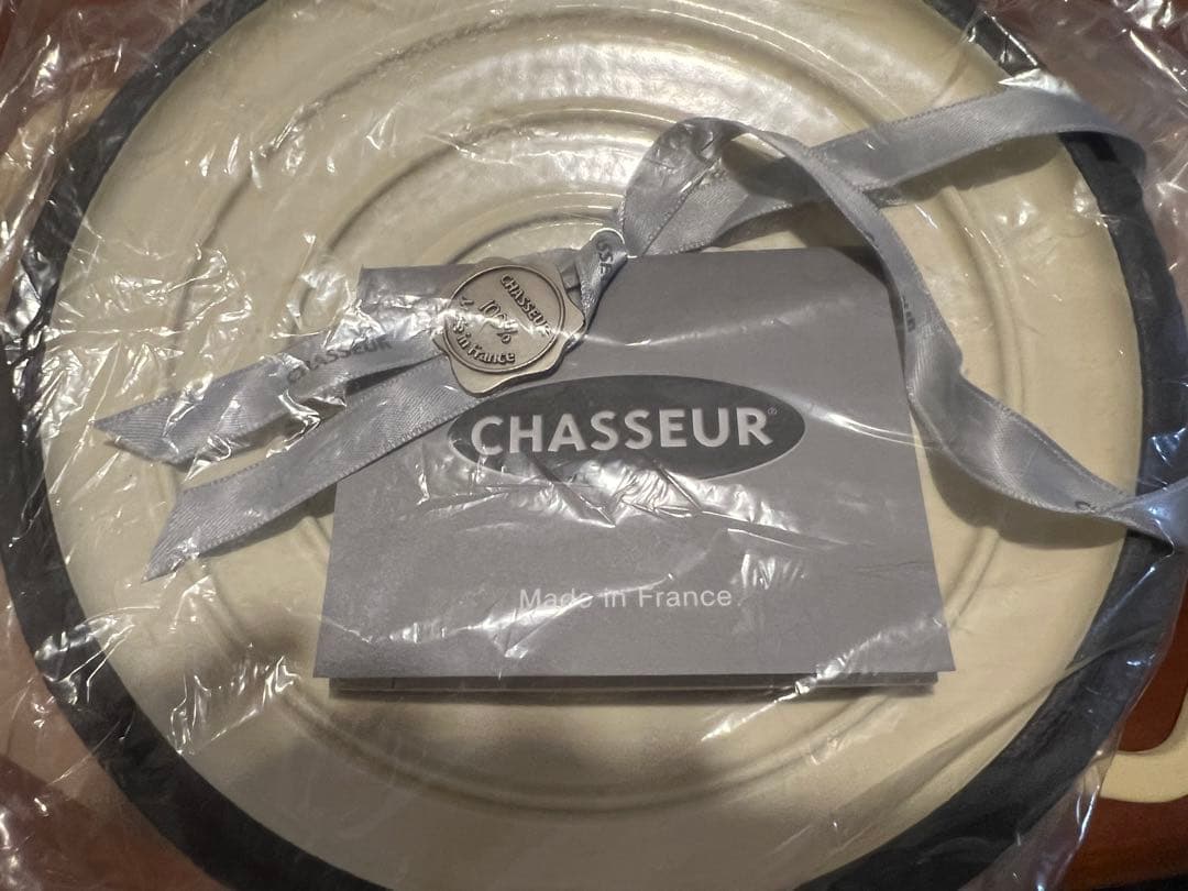 シャスール　ココットロンド　18センチ　クリーム