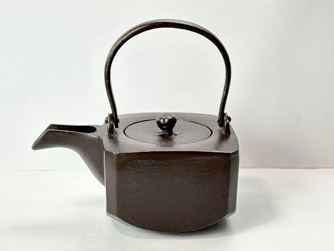 人間国宝 【高橋敬典】 造 四方銚子 替え染付蓋 鉄製 共箱共布栞付 T−487