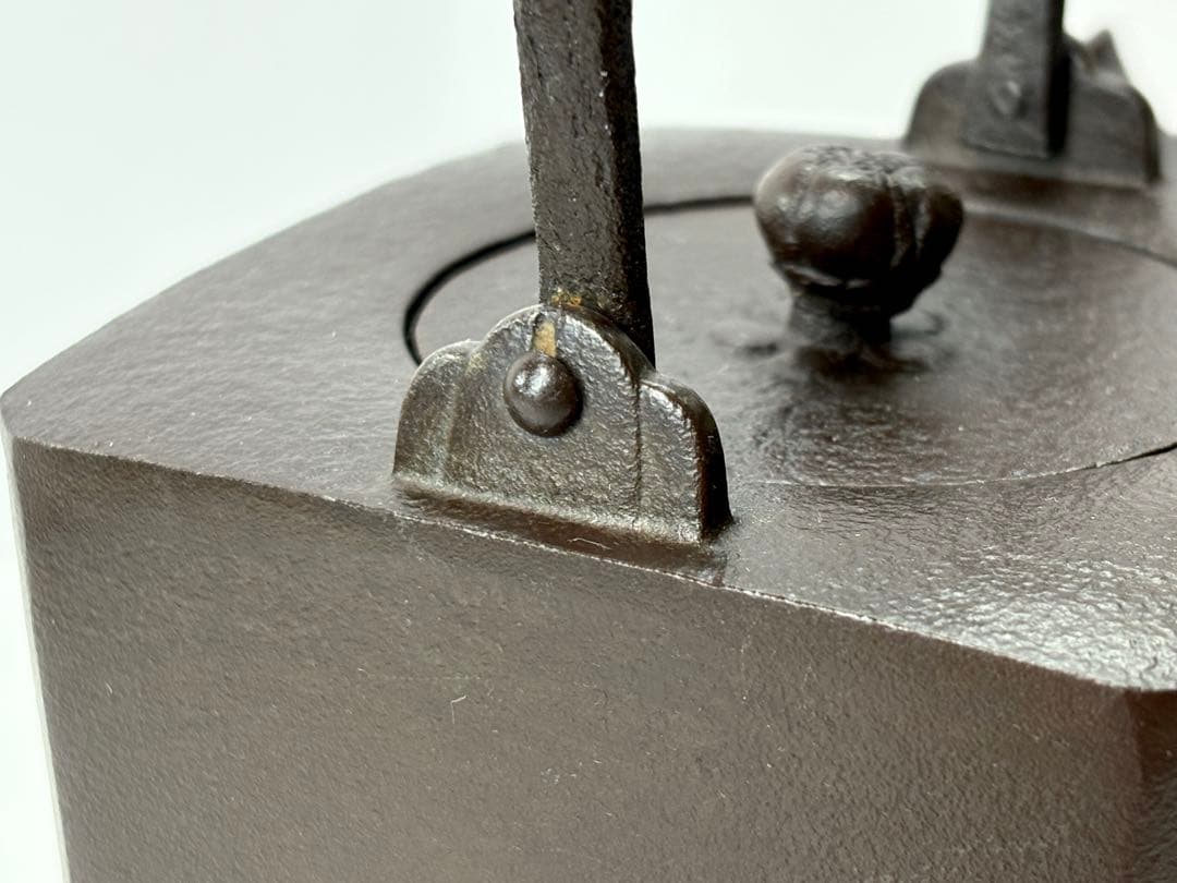 人間国宝 【高橋敬典】 造 四方銚子 替え染付蓋 鉄製 共箱共布栞付 T−487