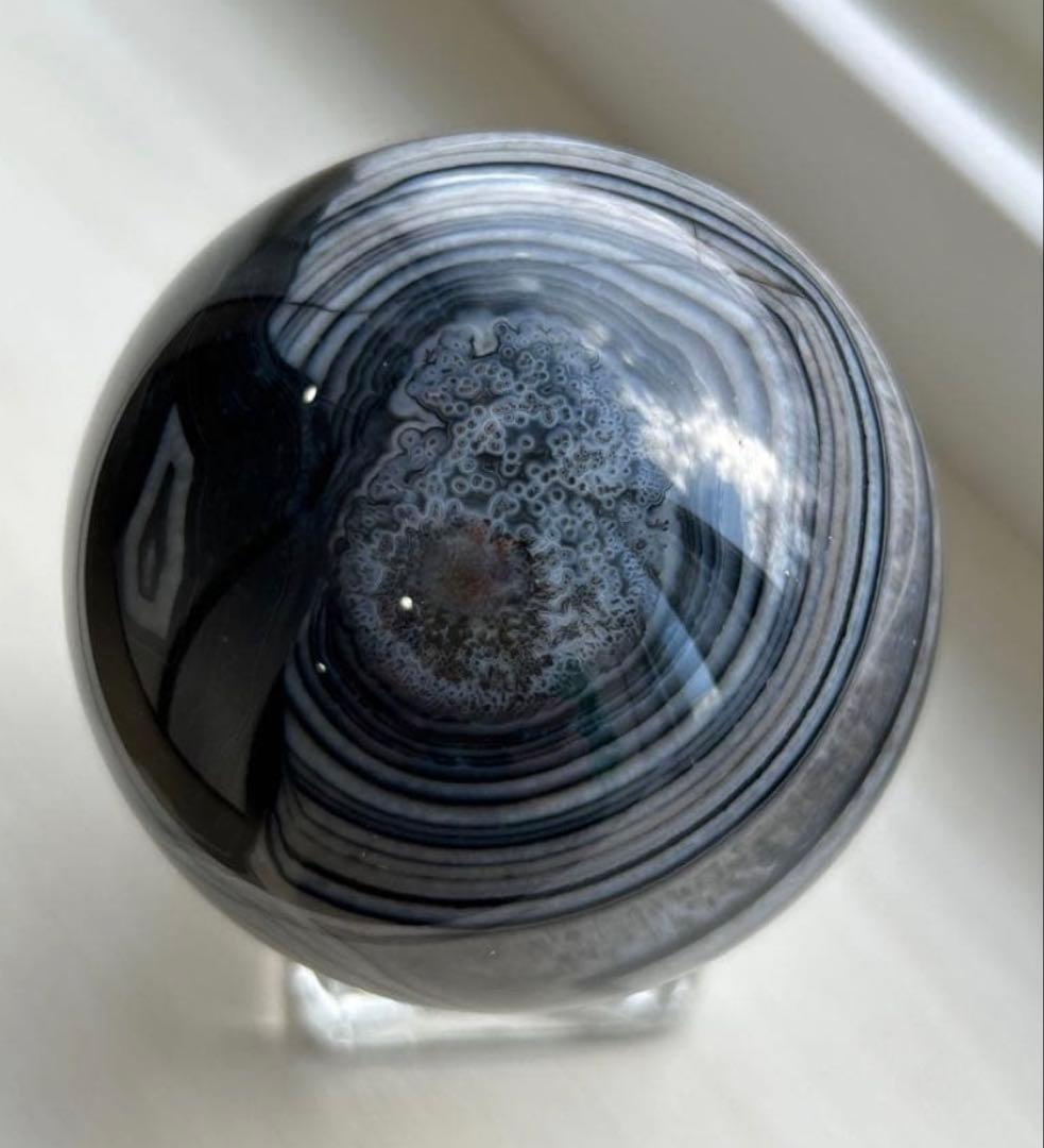 ウルグアイ産 ブラック瑪瑙（アゲート）スフィア 内なる世界を映す“異端美”