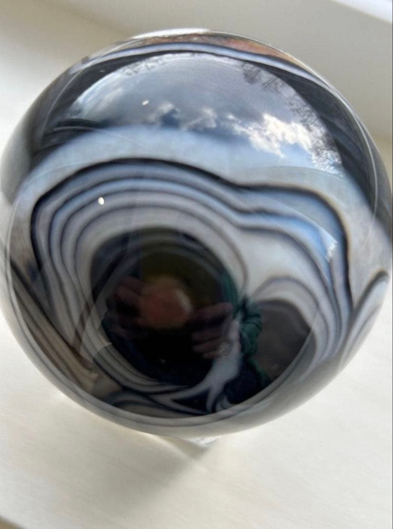 ウルグアイ産 ブラック瑪瑙（アゲート）スフィア 内なる世界を映す“異端美”