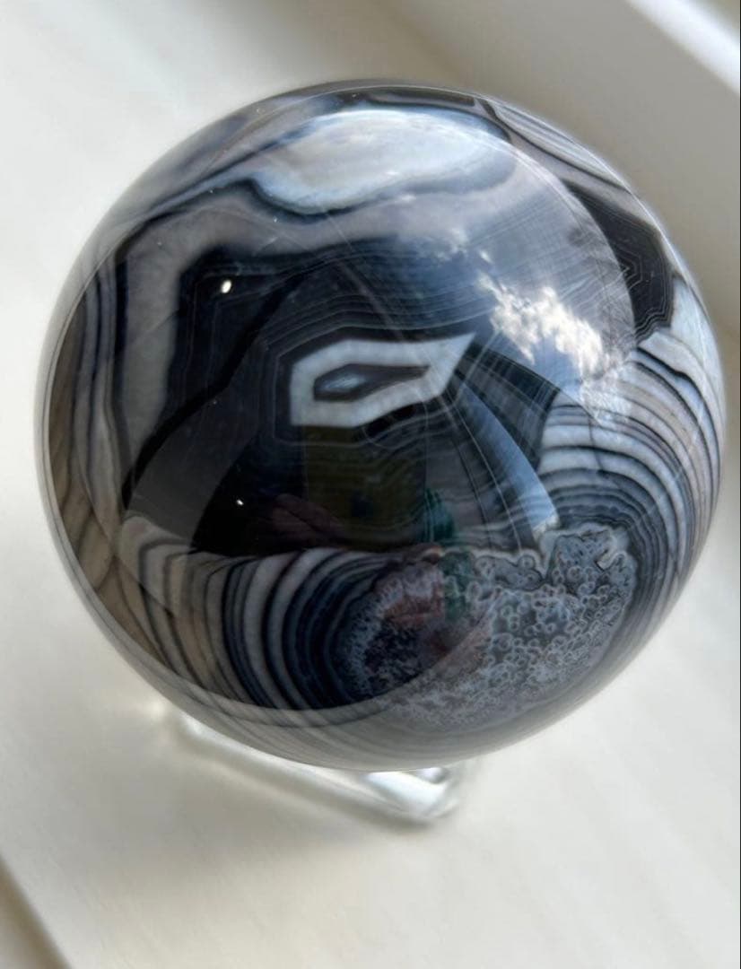 ウルグアイ産 ブラック瑪瑙（アゲート）スフィア 内なる世界を映す“異端美”