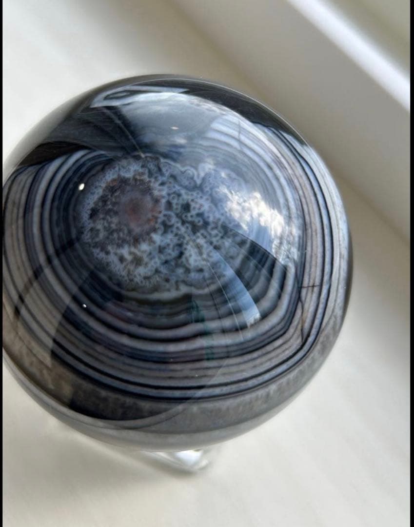 ウルグアイ産 ブラック瑪瑙（アゲート）スフィア 内なる世界を映す“異端美”