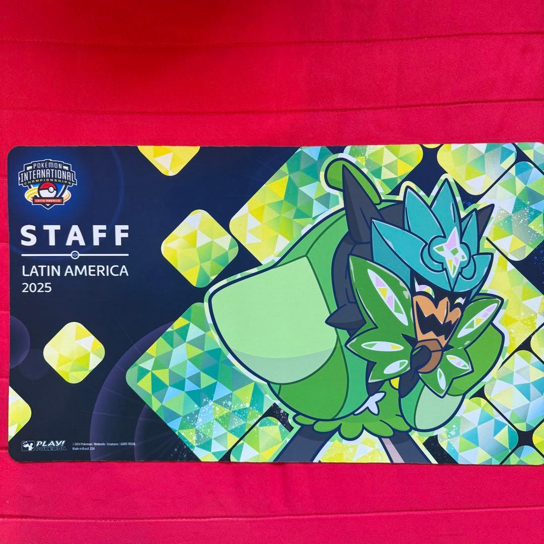 【特価】オーガポン　プレイマット　スタッフ　staff LAIC 海外　限定 特価】オーガポン プレイマット スタッフ staff LAIC 海外 限定 - メルカリ