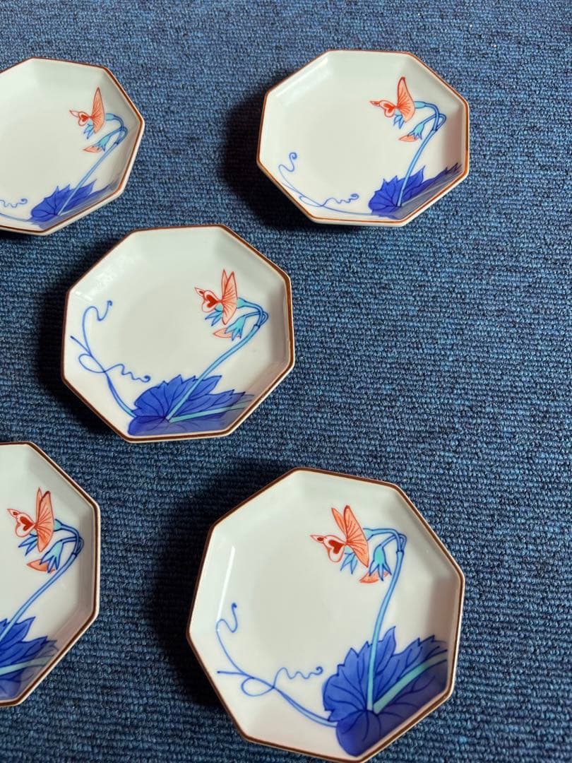 1027  辻常陸 辻精磁 辻製 染錦豌豆文 八角小皿  5客　未使用