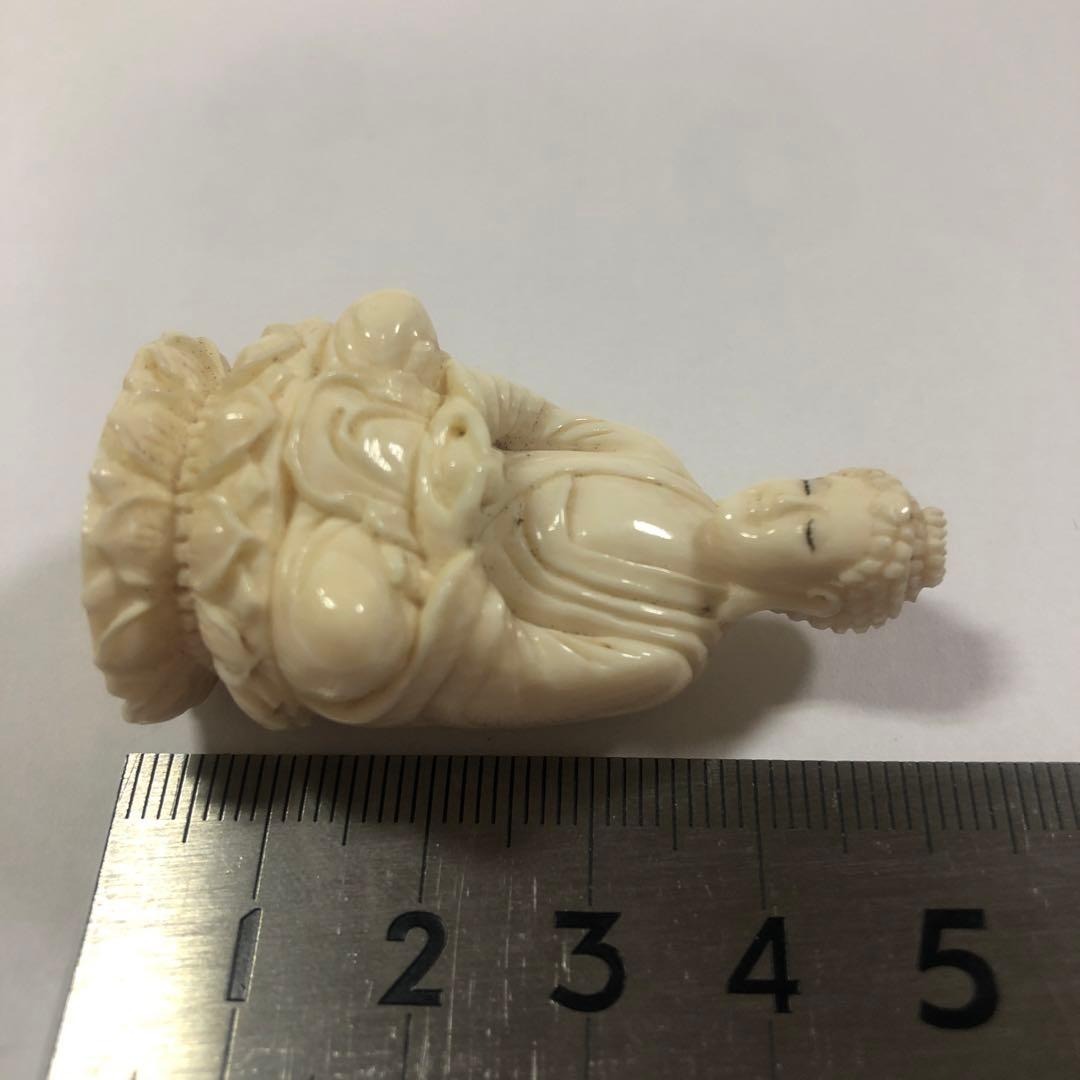 天然素材　観音様彫刻　仏像　置物　根付