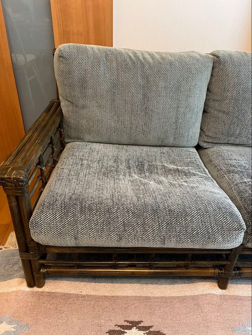 KAZAMA グレー布製2人掛けソファ