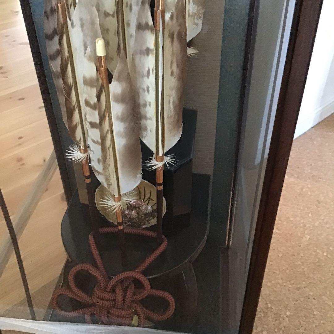 ガラスケース入り弓矢