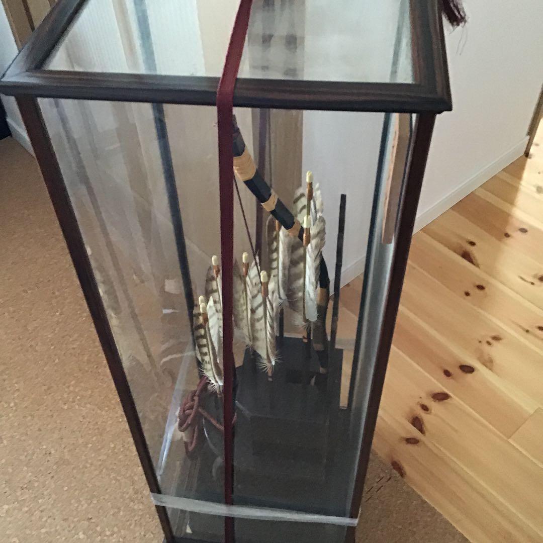 ガラスケース入り弓矢