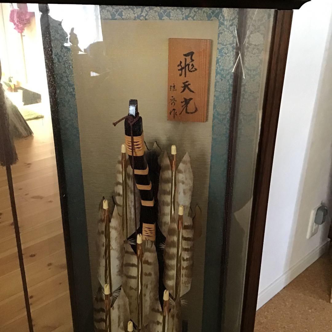 ガラスケース入り弓矢