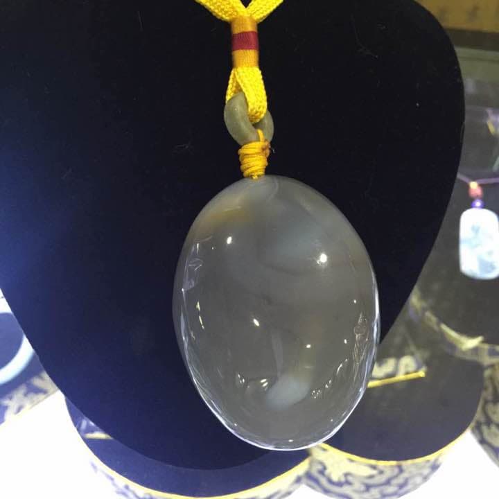 仏様握り石(玉髄)