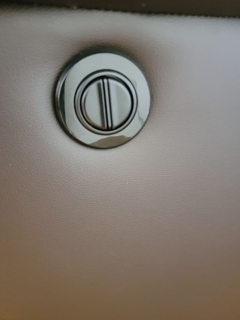 3P電動リクライナー　ソファー ドリンクホルダー付き