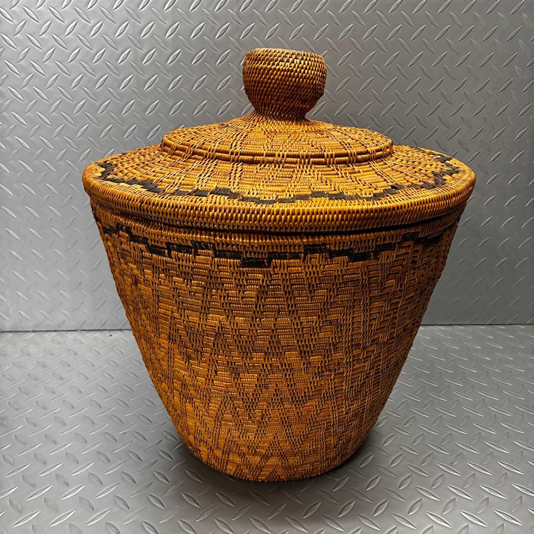 【美品 】アタ 蓋付きバスケット 高さ約38cm 細かい編み込み 高級 フタ独立