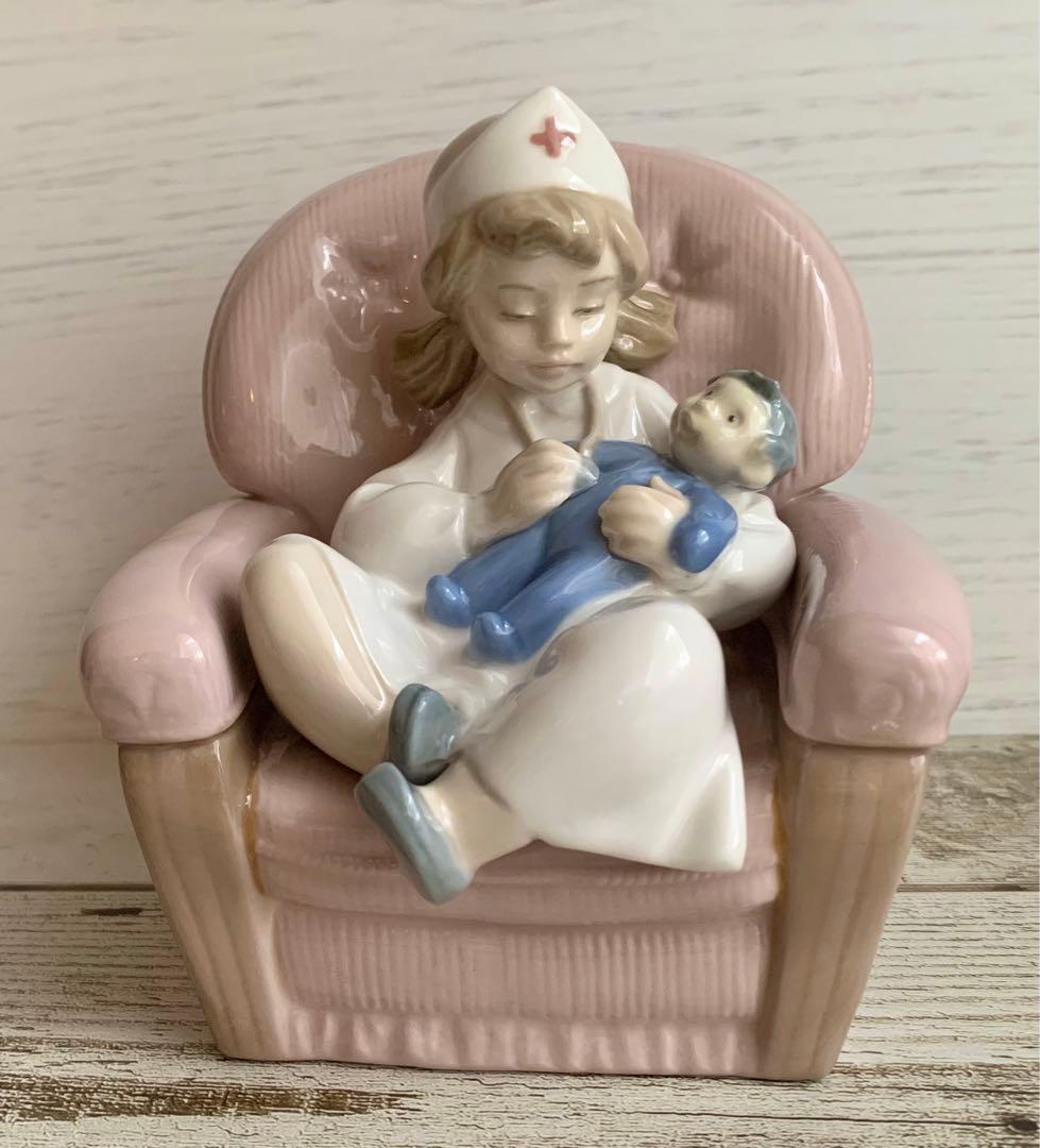 リヤドロNAO ナースごっこ 女の子 フィギュリン