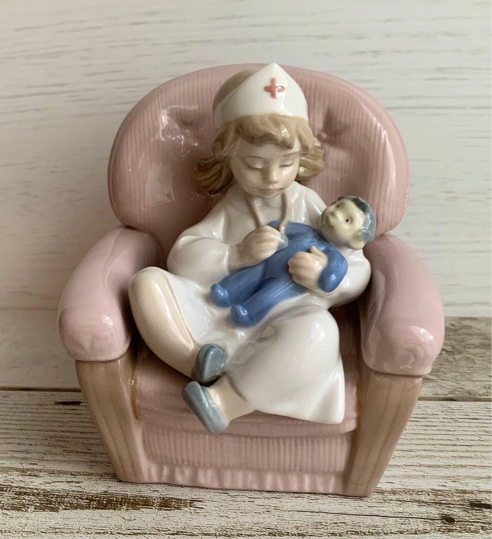 リヤドロNAO ナースごっこ 女の子 フィギュリン