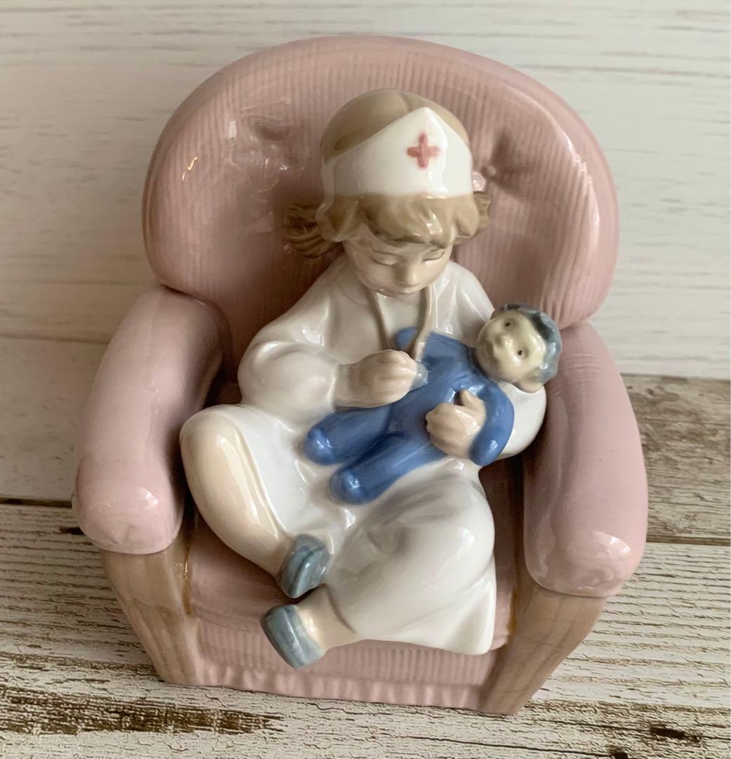 リヤドロNAO ナースごっこ 女の子 フィギュリン