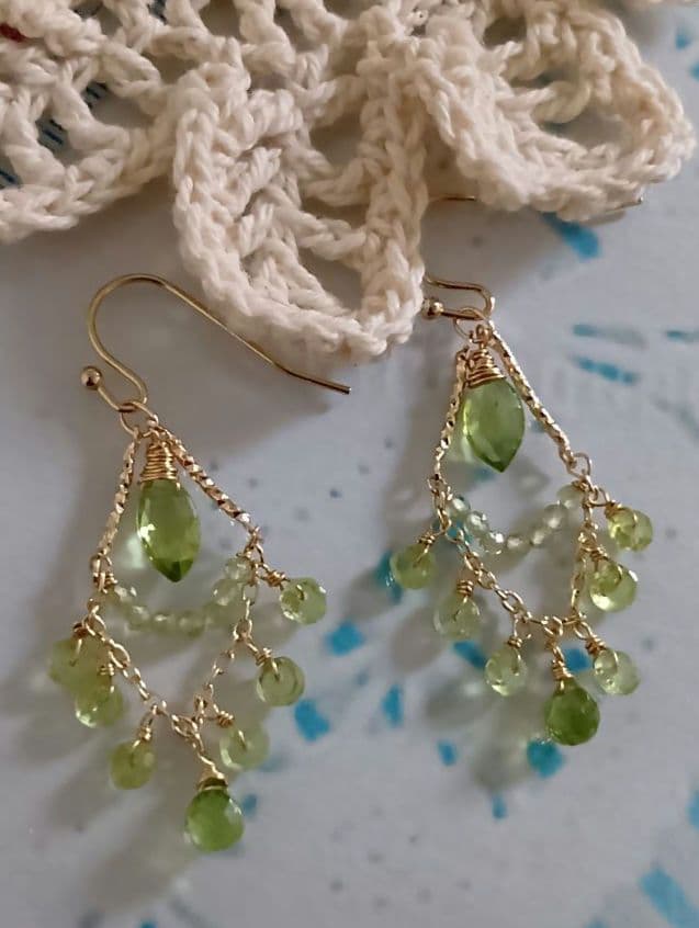 492/14kgfたっぷりペリドットのシャンデリアチャーム