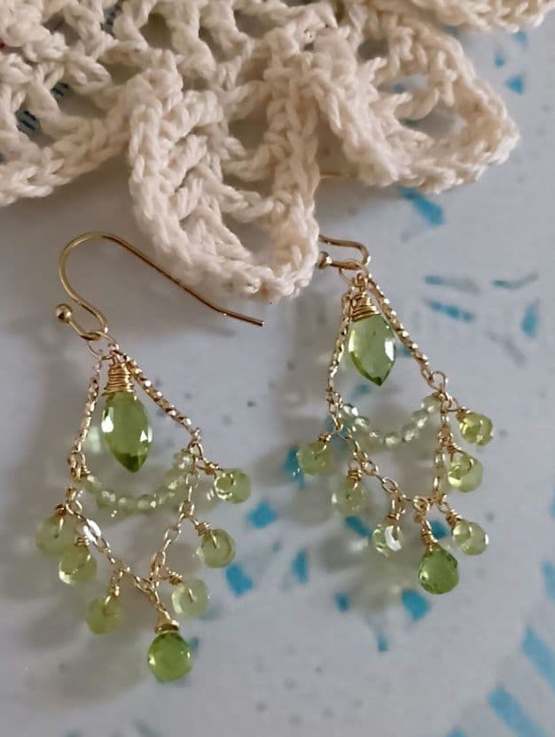 492/14kgfたっぷりペリドットのシャンデリアチャーム