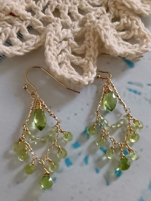 492/14kgfたっぷりペリドットのシャンデリアチャーム