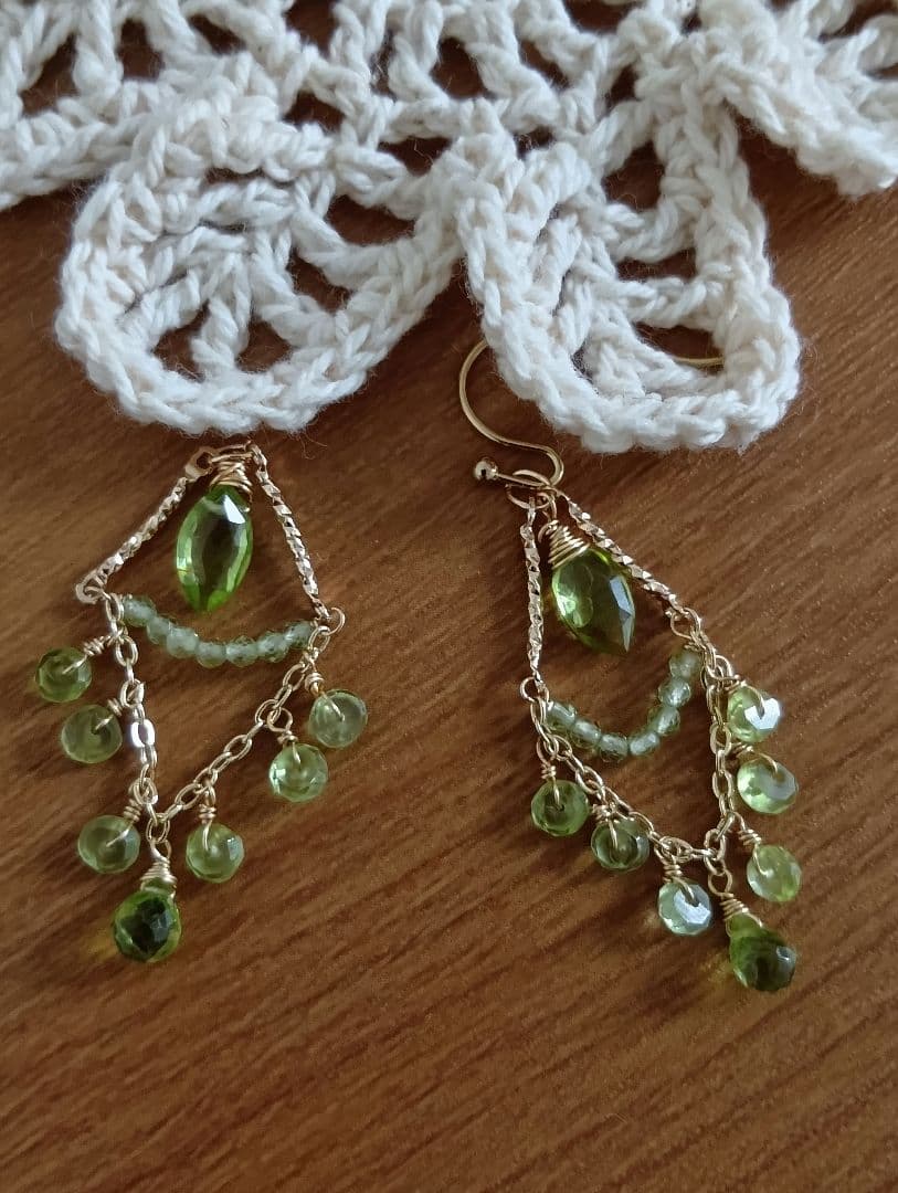 492/14kgfたっぷりペリドットのシャンデリアチャーム