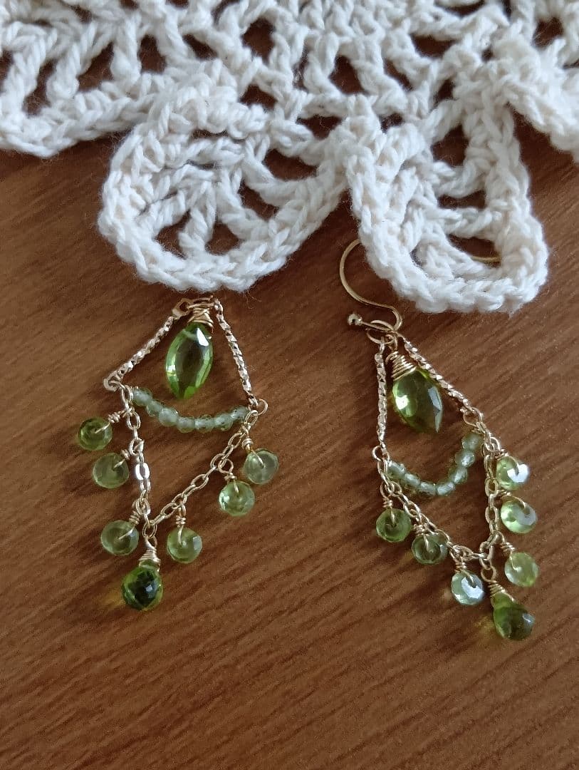 492/14kgfたっぷりペリドットのシャンデリアチャーム