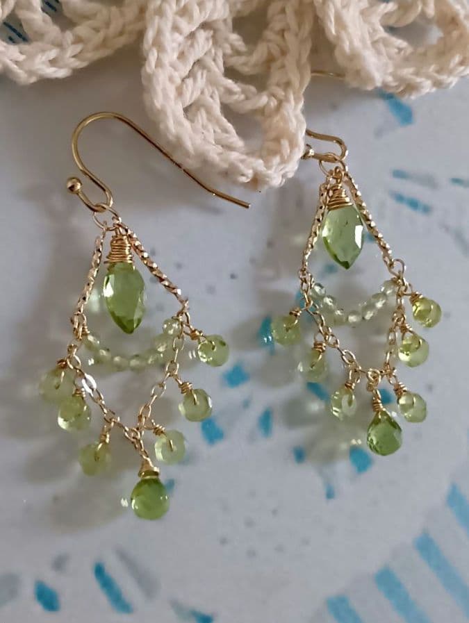 492/14kgfたっぷりペリドットのシャンデリアチャーム