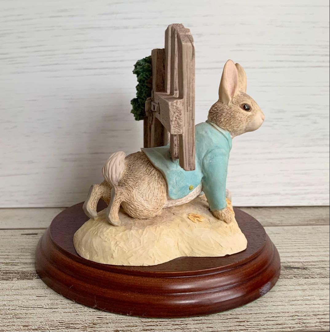 柵をくぐるピーター フィギュリン ピーターラビット 置物 - メルカリ