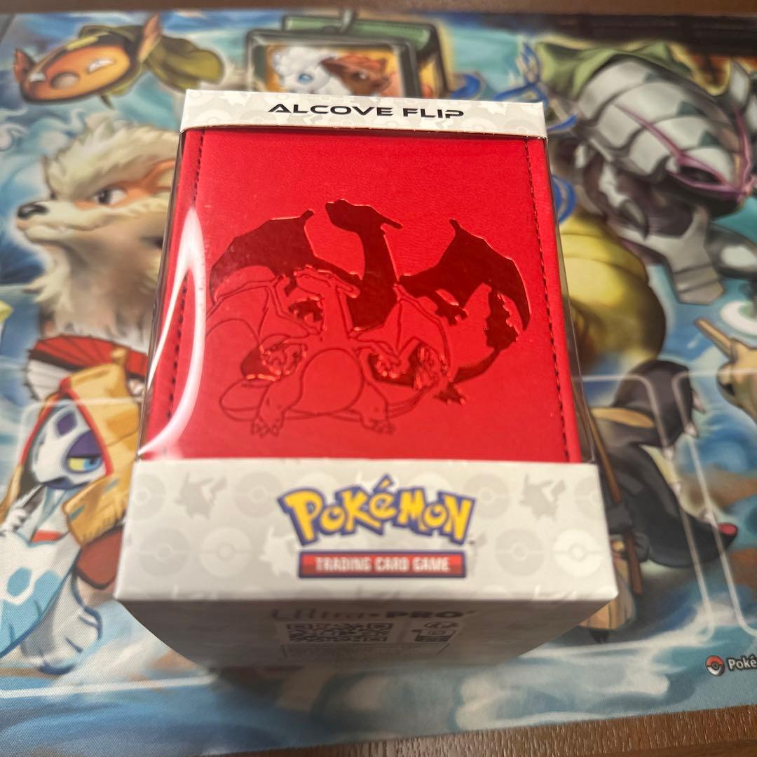 海外ポケカ】 リザードン フリップデッキケース⭐︎期間限定価格①