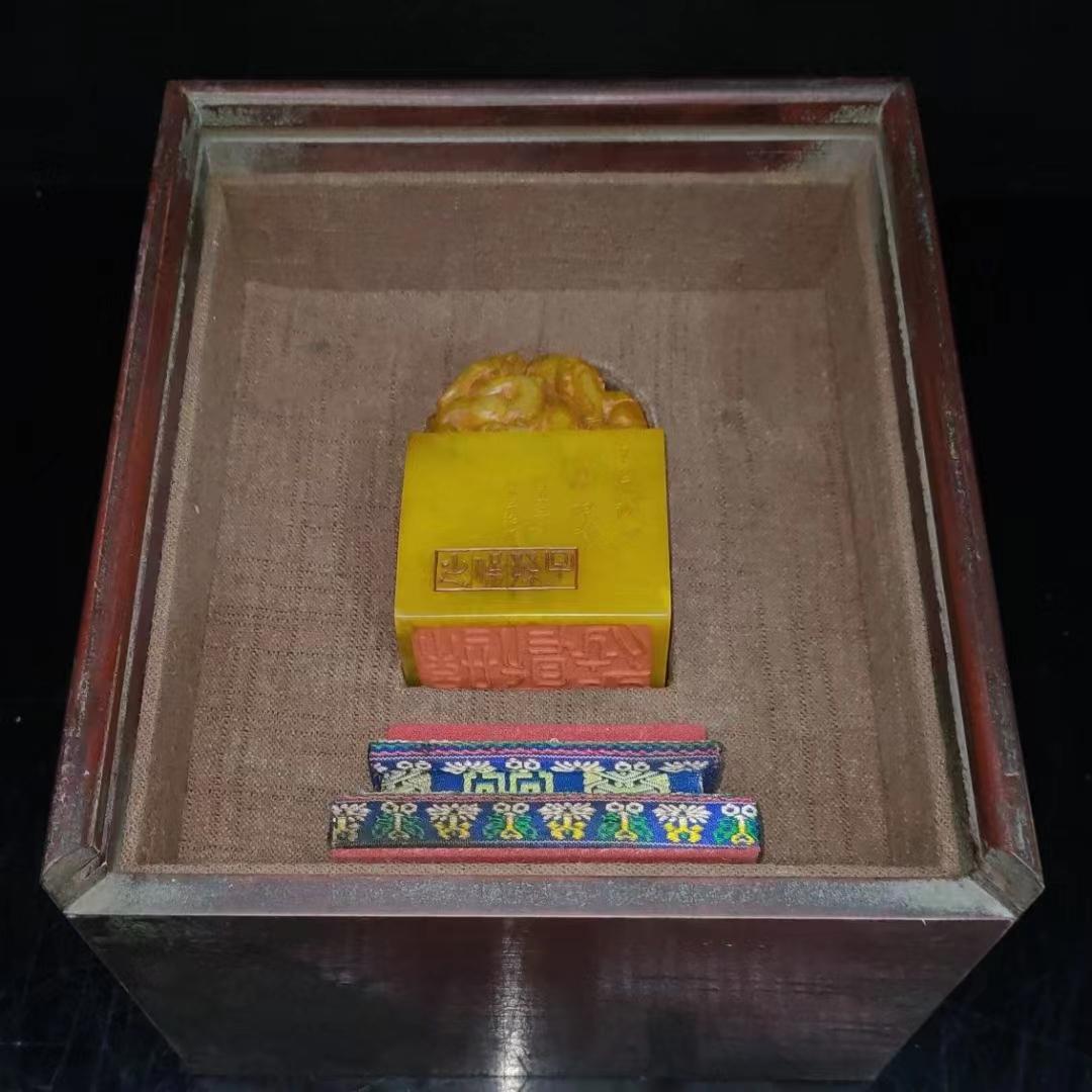 中国古美術・珍蔵木の箱付・寿山石の印鑑・元の原石・寿山石・文房具・天然石・細密彫