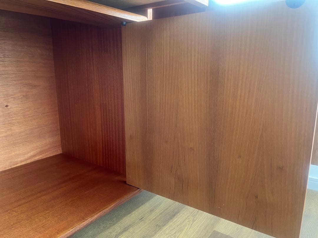 G-plan サイドボード　アイアンレッグ　ミッドセンチュリー木製キャビネット