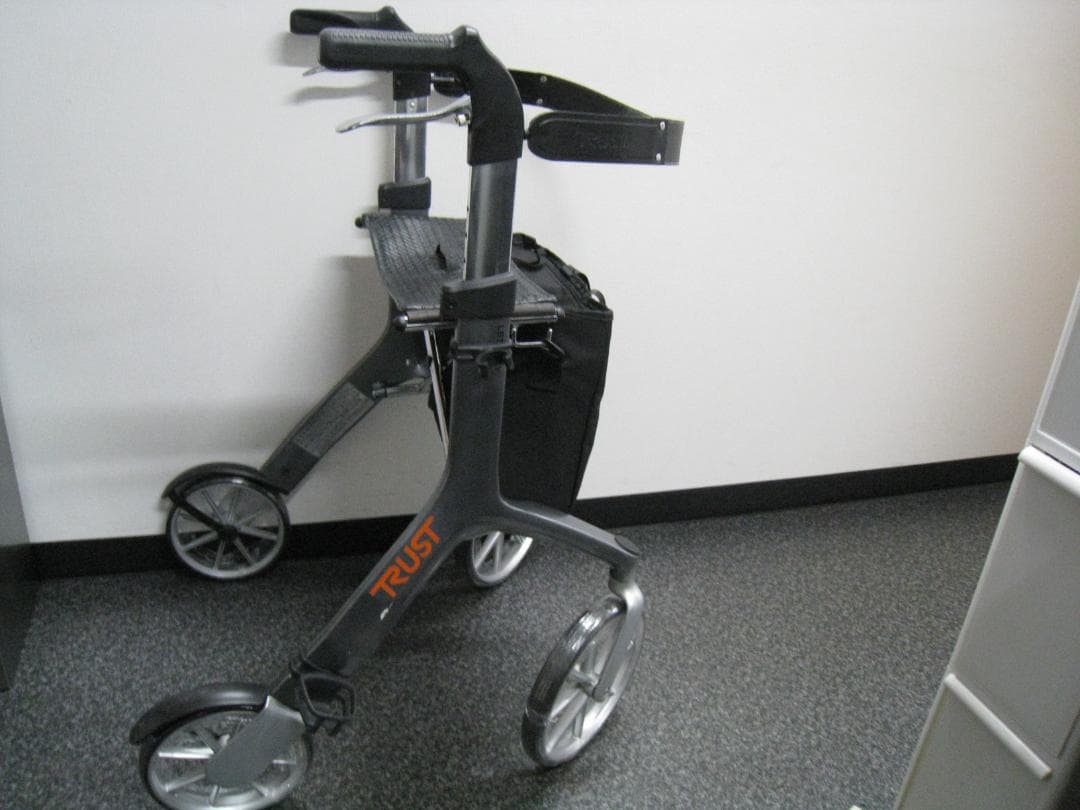 トラストケアウォーカー レッツフライ 歩行車 シルバーカー 竹虎