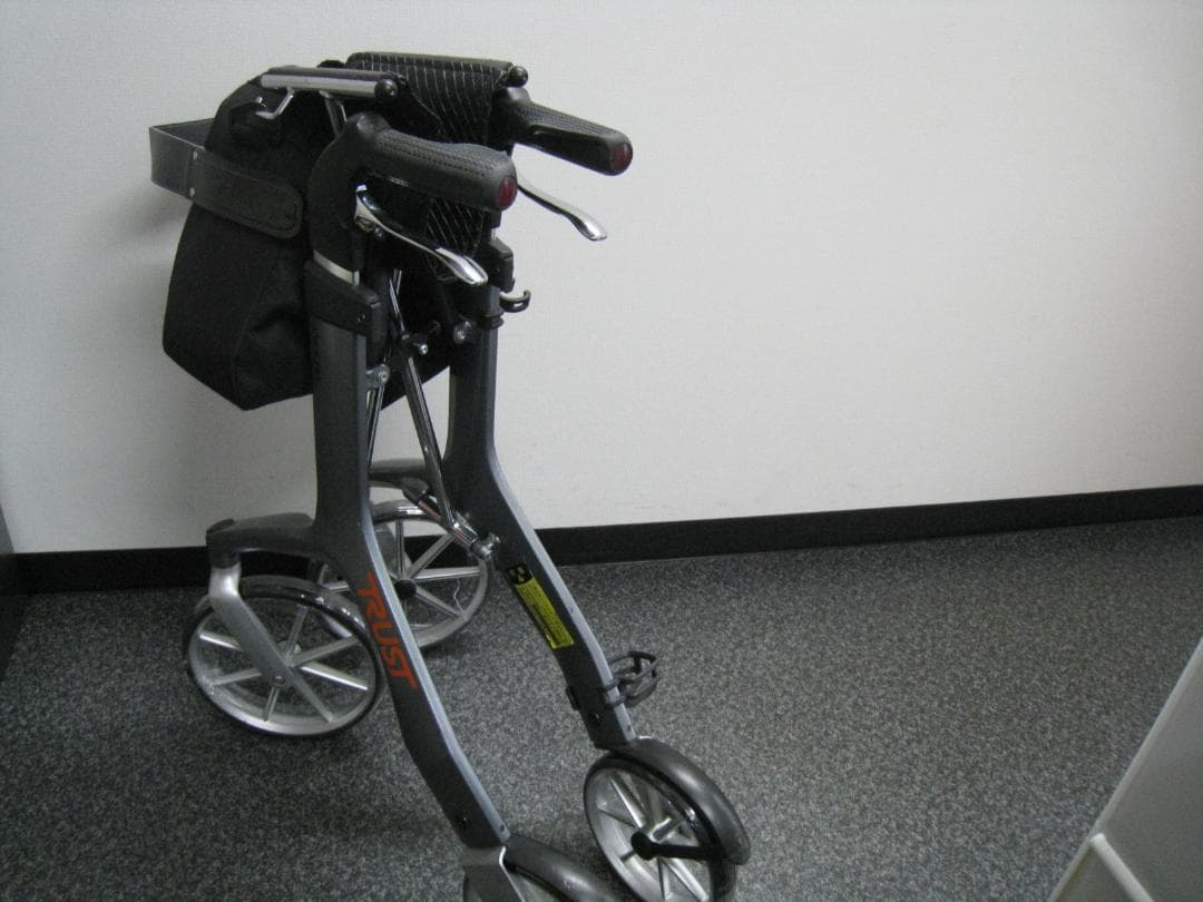 トラストケアウォーカー レッツフライ 歩行車 シルバーカー 竹虎