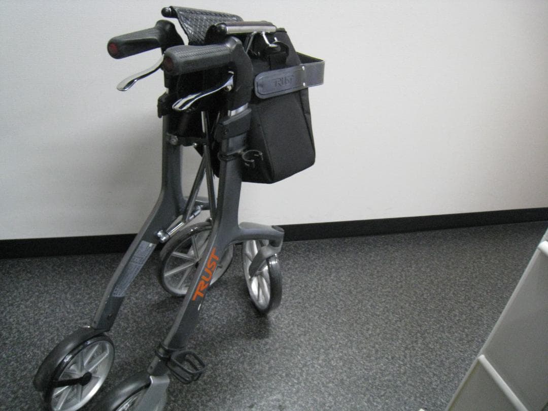 トラストケアウォーカー レッツフライ 歩行車 シルバーカー 竹虎