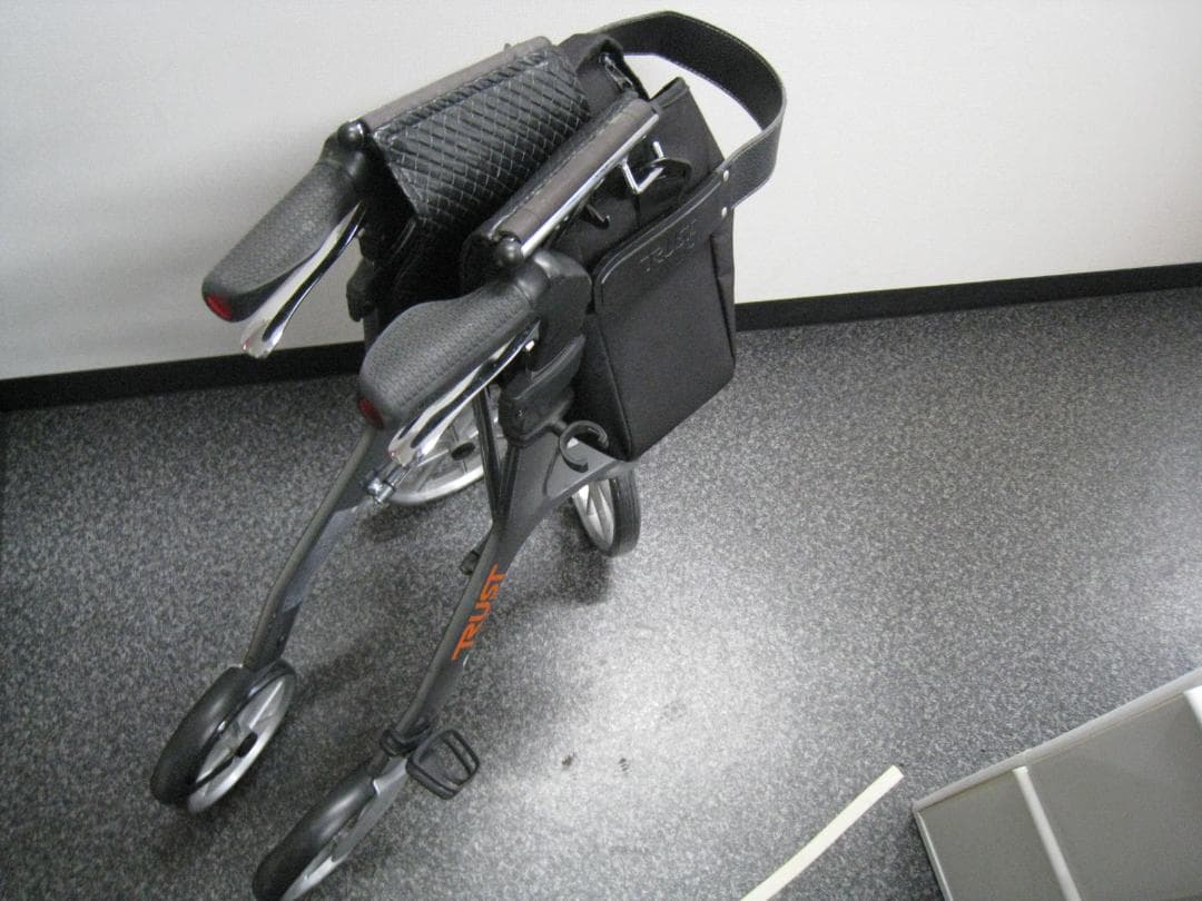 トラストケアウォーカー レッツフライ 歩行車 シルバーカー 竹虎