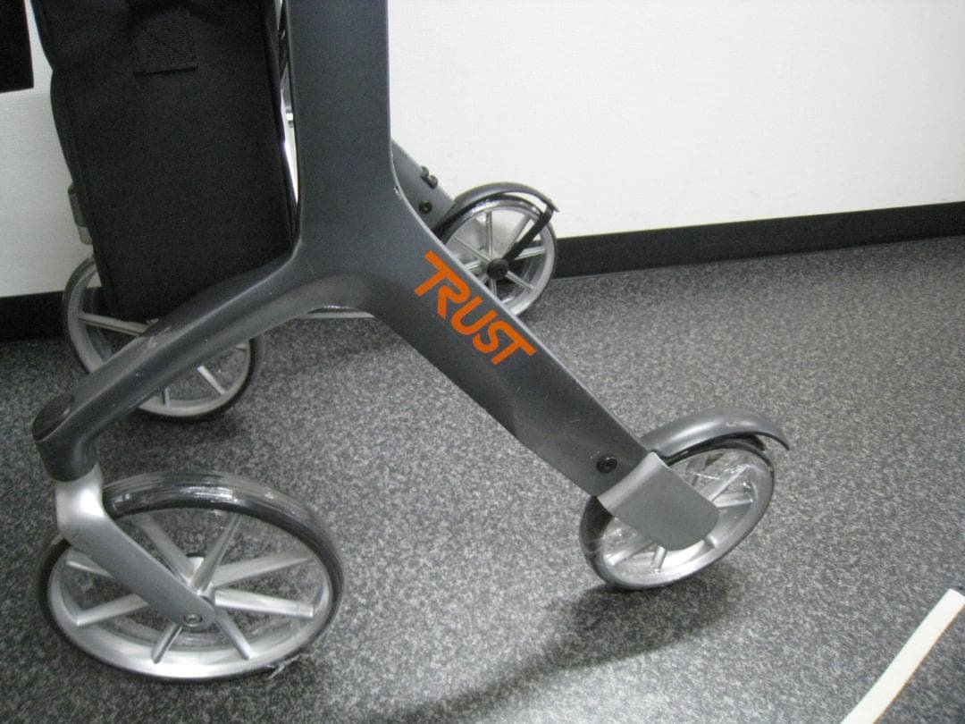 トラストケアウォーカー レッツフライ 歩行車 シルバーカー 竹虎