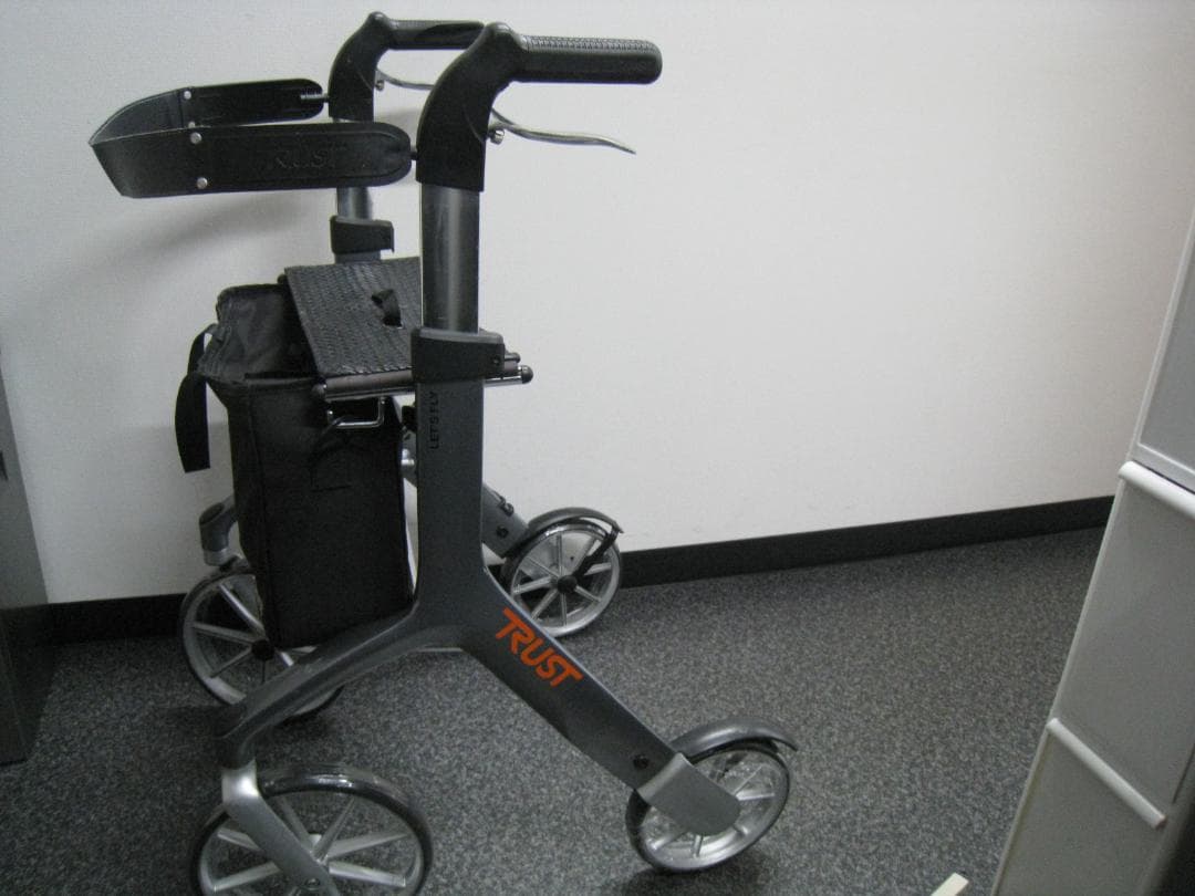 トラストケアウォーカー レッツフライ 歩行車 シルバーカー 竹虎