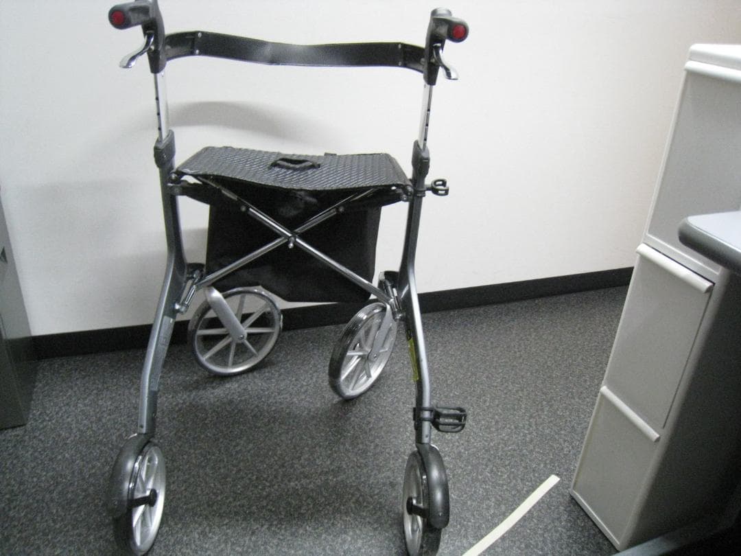 トラストケアウォーカー レッツフライ 歩行車 シルバーカー 竹虎