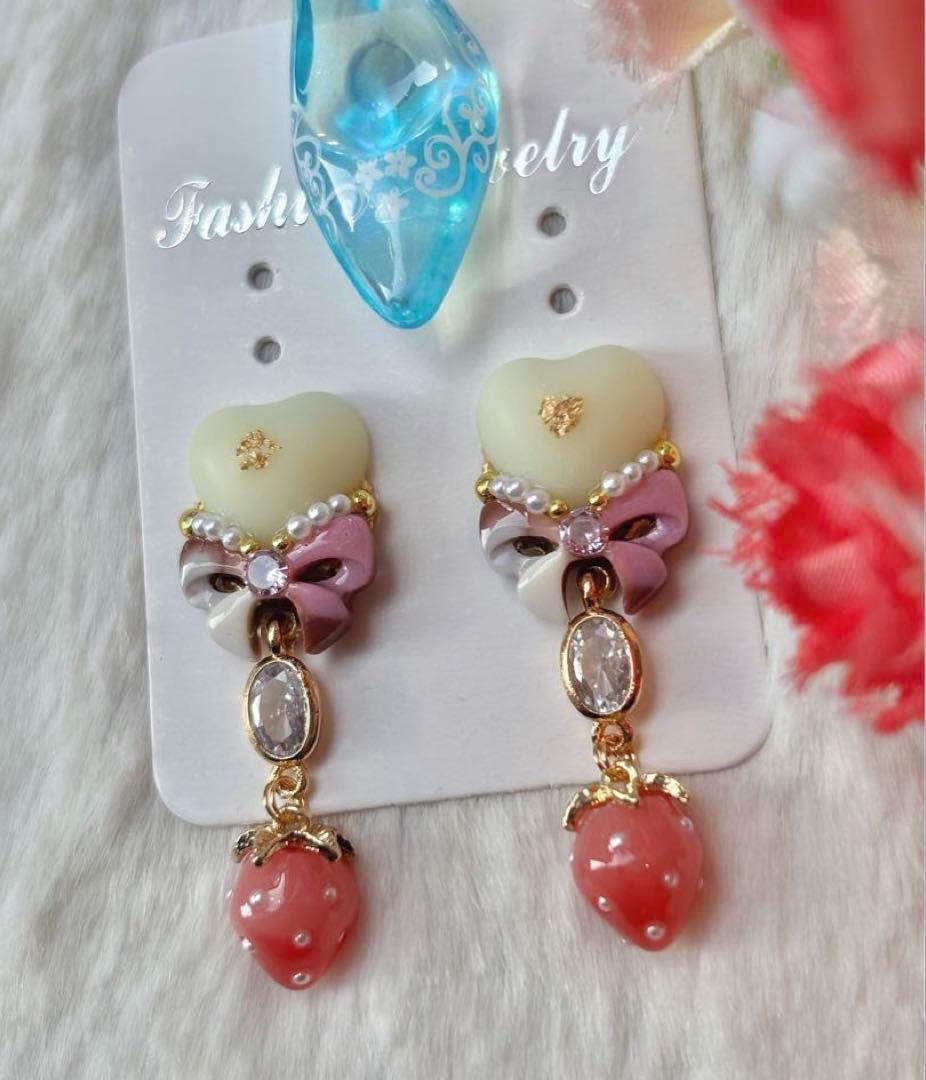 ちまっと苺♡チョコレートなハートピアス/イヤリング✩.*˚