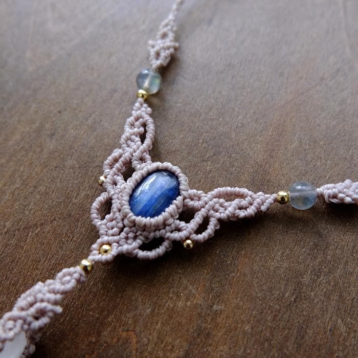 カイヤナイト（ネパール産）・水晶ポイントマクラメ編みチョーカーネックレス3817