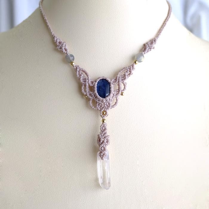 カイヤナイト（ネパール産）・水晶ポイントマクラメ編みチョーカーネックレス3817