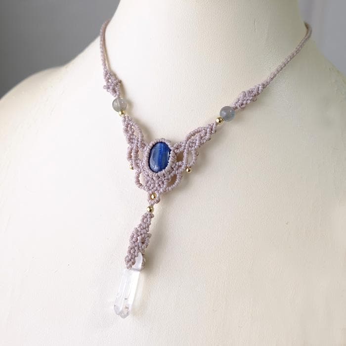 カイヤナイト（ネパール産）・水晶ポイントマクラメ編みチョーカーネックレス3817