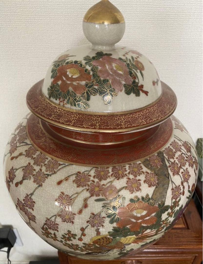 薩摩焼　花鳥図　金彩絵　豪華　壺　飾り物　蓋付　高さ42cm 年代物