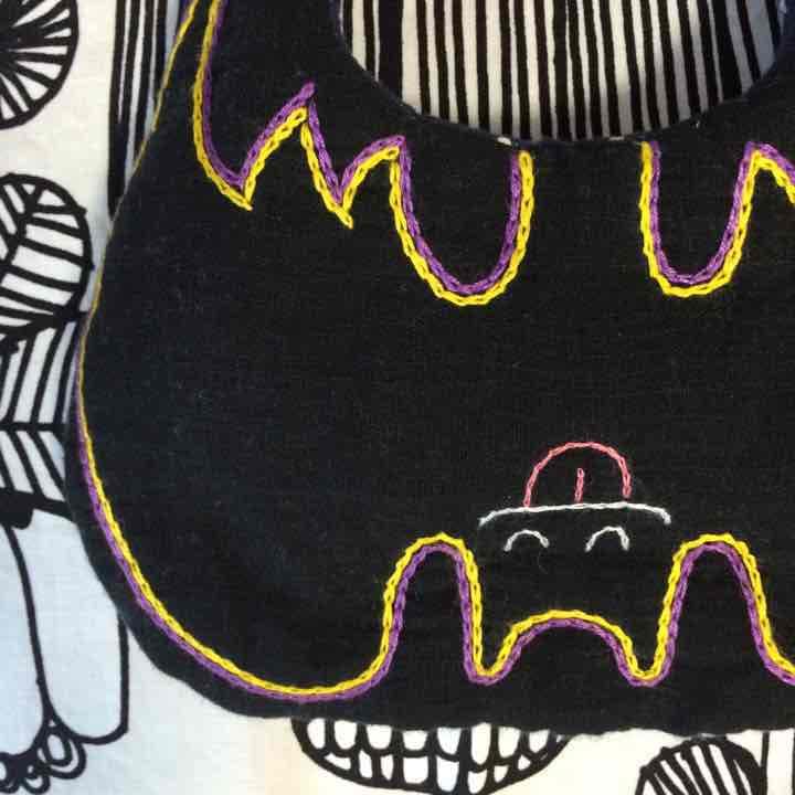 再販可能＊ふかふか刺繍スタイ＊こうもり＊