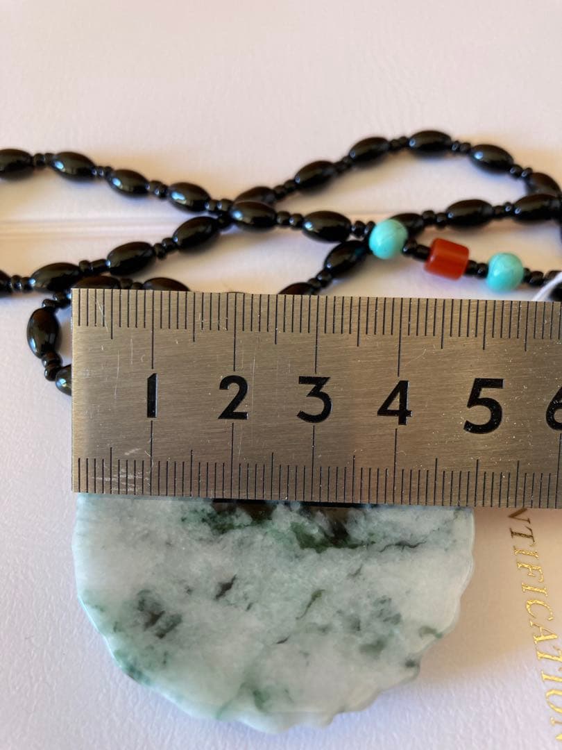 天然石　翡翠　彫刻　根付　ペンダント　ネックレス