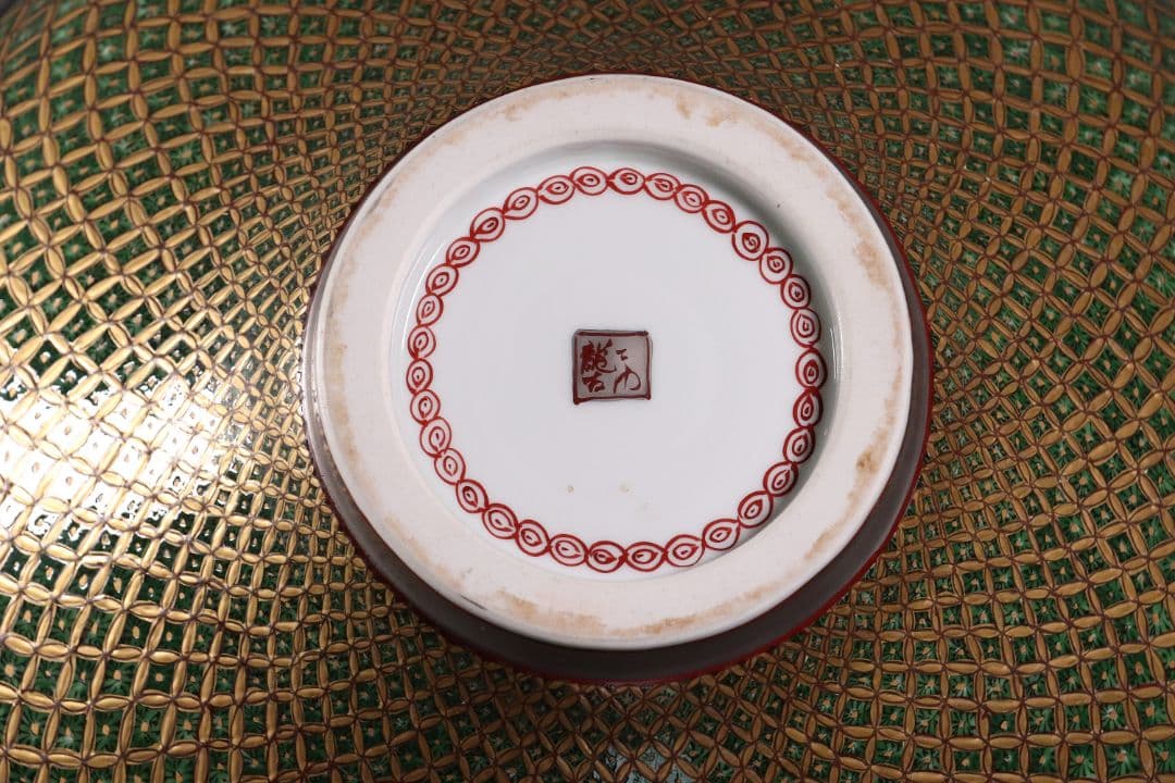 有田焼 龍右衛門 染錦金地紋 深鉢 幅40cm 小紋づくし 大鉢