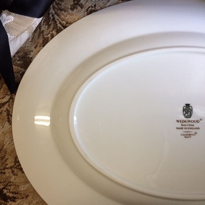 黒壺 WEDEWOOD CALIFORNIA 英国の輝きを纏う オーバルプラター - メルカリ