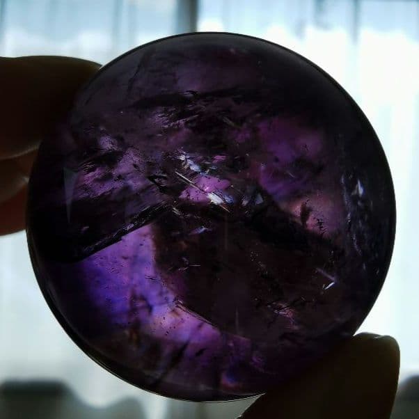 虹入り 台座付き 高品質 ウルグアイ産 アメジスト 丸玉