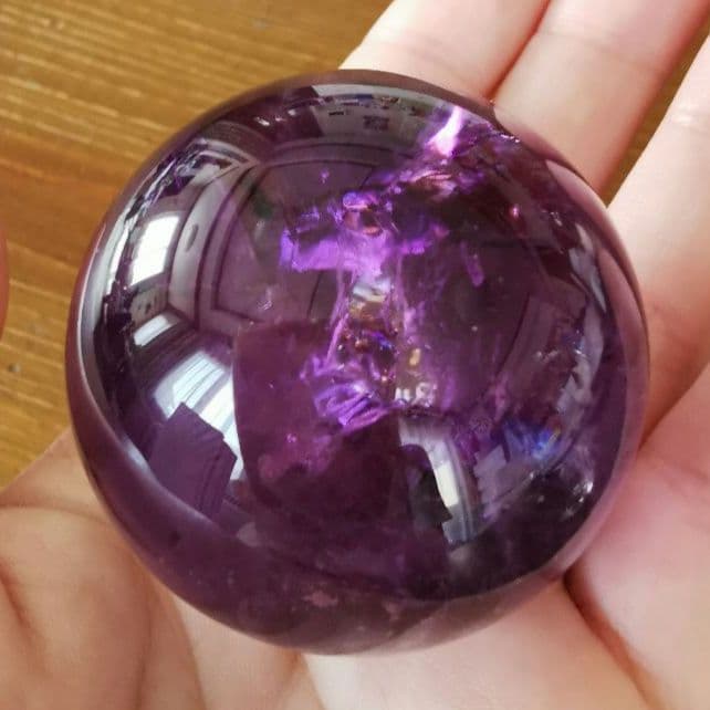虹入り 台座付き 高品質 ウルグアイ産 アメジスト 丸玉
