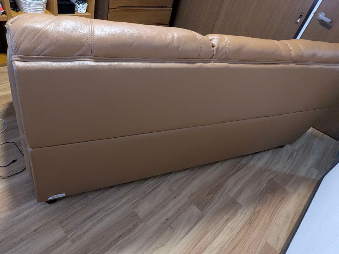 ベージュ合成皮革3人掛けソファ